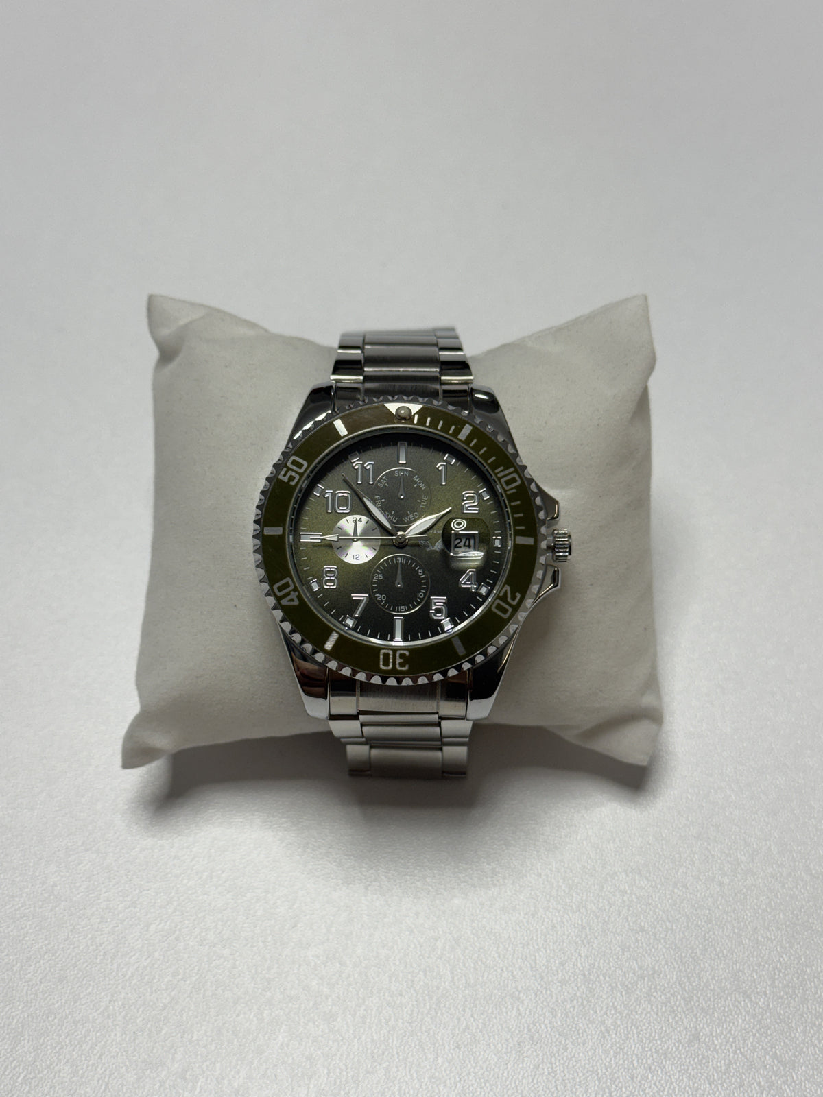 Ceas bărbătesc Emerald Sport cu bezel verde și cadran verde, pe pernuță