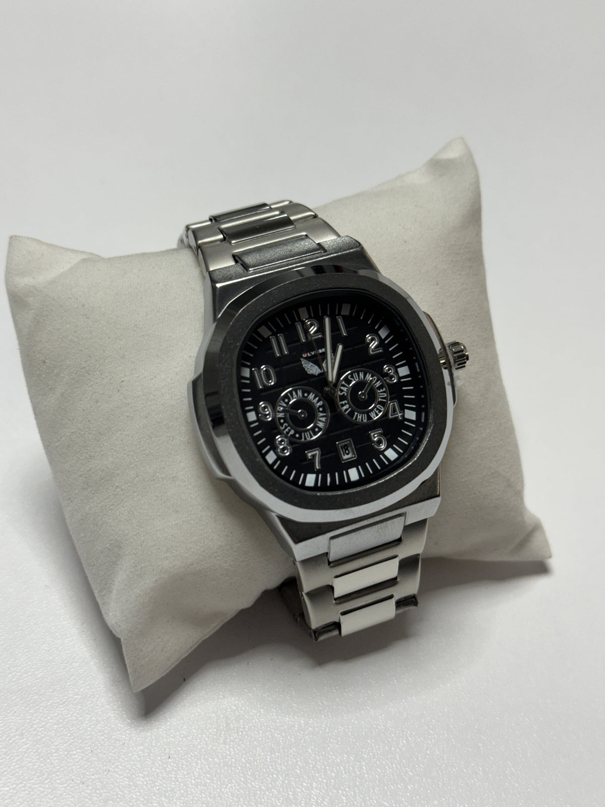 Ceas bărbătesc Midnight Silver, argintiu cu cadran negru, pe pernuță